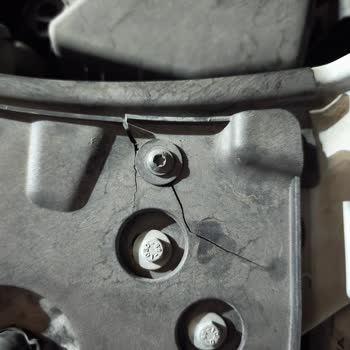 Dacia Sandero Stepway Kronik Panjur Çatlağı Ve Garanti Kapsamı Dışında Bırakılan Akü Sorunu