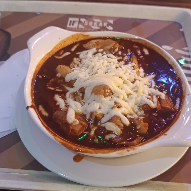 Aşırı Acılı Ürün Nedeniyle Sağlık Sorunu Ve Yetersiz Menü Bilgilendirmesi