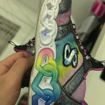 Skechers 25 Günde Işıkları Bozulan Ve Yıpranan Ayakkabıya Çözüm Sunulmadı