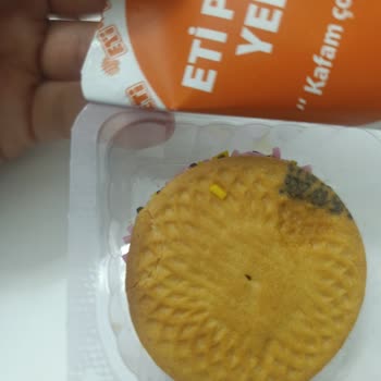 Eti Puf Ürününde Yenilecek Kısımda Son Kullanma Tarihi Basılı