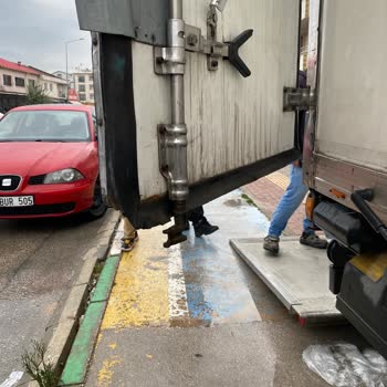 A101 Şubesinin Kaldırıma Park Eden Kamyonu Oğlumu Yaraladı, Çalışanlar İlgisiz Kaldı