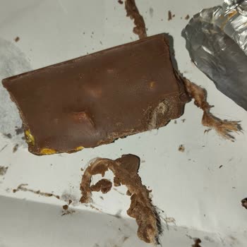 Torku Çikolatada Yabancı Madde Ve İp Parçalarıyla Karşılaştım, Mağduriyetim Giderilmiyor