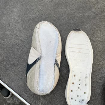 Makinede Yıkama Sonrası USPA Ayakkabıların Tabanı Tamamen Ayrıldı