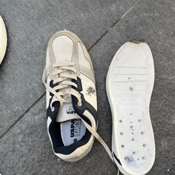 Makinede Yıkama Sonrası USPA Ayakkabıların Tabanı Tamamen Ayrıldı