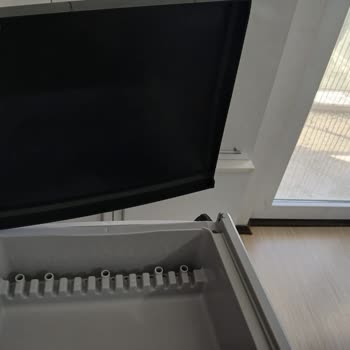 Kırık Soğutucu Kapağı Ve İlgisiz Şube Personeli Mağduriyet Yaşatıyor