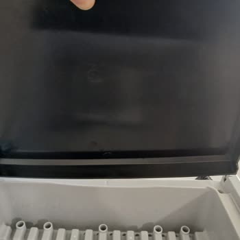 Kırık Soğutucu Kapağı Ve İlgisiz Şube Personeli Mağduriyet Yaşatıyor