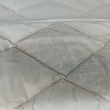 Yüncü Hanım Yıkama Sonrası Leke Oluşan Yorgan İçin Firmadan Çözüm Alamadım