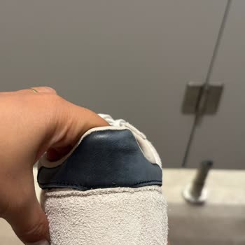 Kısa Sürede Renk Solması Yaşanan Ayakkabı İçin Acil Değişim Talebi