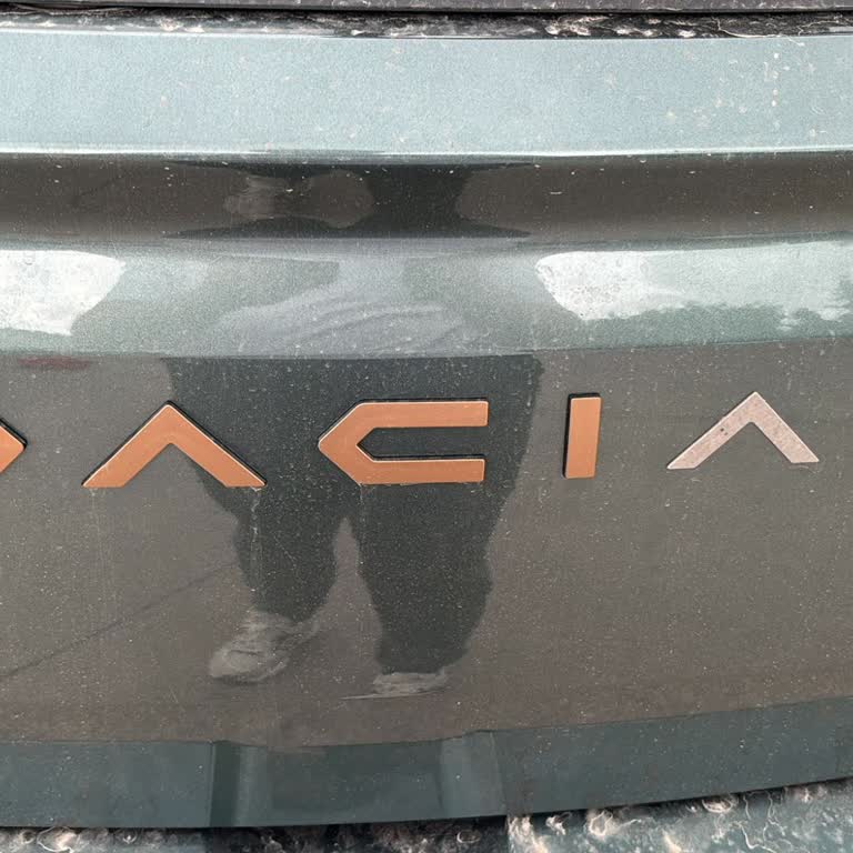 Sıfır Araçta Bagaj Logosunun İlk Yağmurda Düşmesi Mağduriyet Yarattı