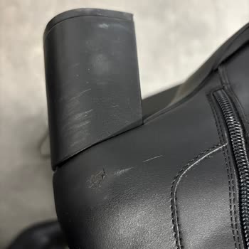 Bir Günlük Kullanımda Yıpranan Bot Ve İlgisiz Mağaza