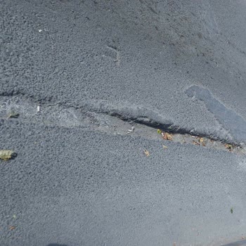 Kazı Sonrası Yolun Onarılmaması Nedeniyle Güvensiz Ve Mağdur Edici Durum