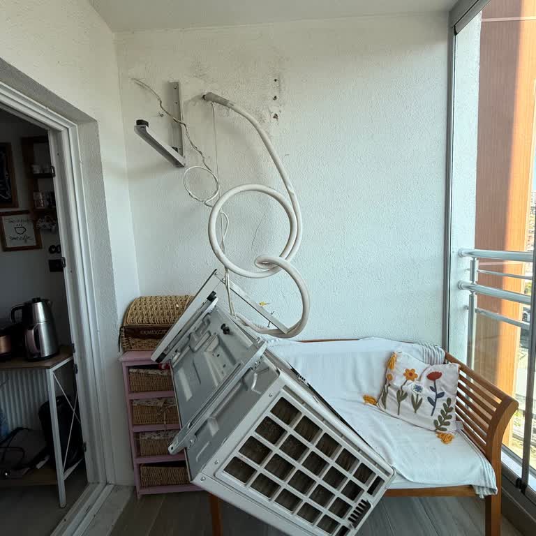 Arçelik Klima Montaj Hatası Sonucu Ünitenin Düşmesiyle Yaşanan Tehlike