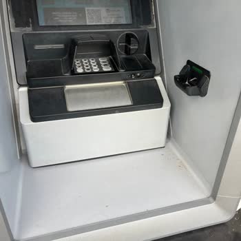 VakıfBank Orhanlı Şubesi ATM'sinin Sürekli Kirli Olmasından Şikayetçiyim