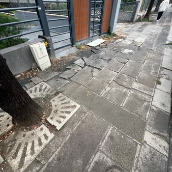 Bahçelievler'de Kırık Kaldırımlar Yüzünden Süregelen Mağduriyet