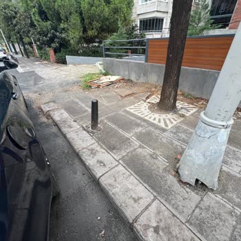 Bahçelievler'de Kırık Kaldırımlar Yüzünden Süregelen Mağduriyet