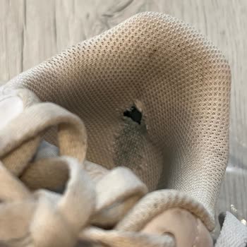 Kısa Sürede Hasar Gören Ayakkabıya Garanti Desteği Sağlanmadı