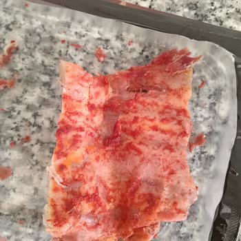 Pastırmanın İçinden Çıkan Sinir Parçası Güvenimi Sarstı