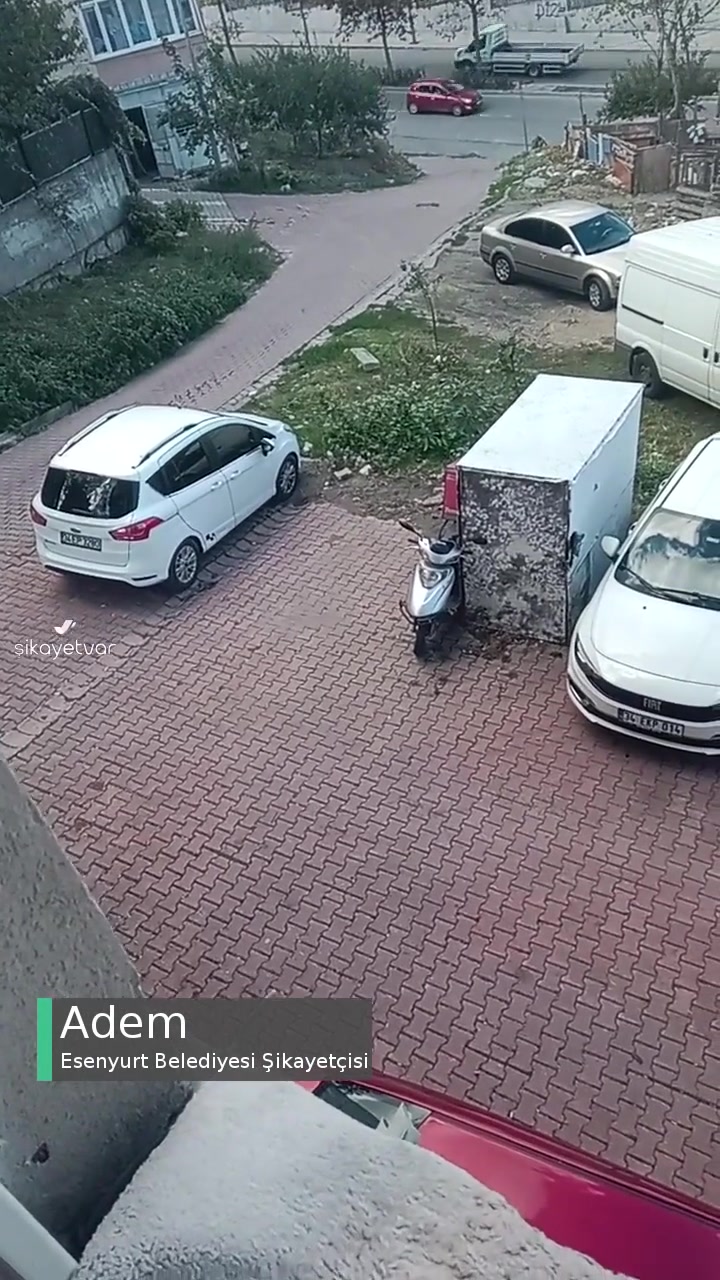Esenyurt Belediyesi Kaldırım İstiyoruz Çocuklarımız Okula Giderken Sabah Tehlikeli videonun kapak resmi