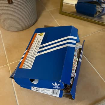 Eksik LED Işık Ve Hasarlı Ayakkabı Kutusu Mağduriyetim