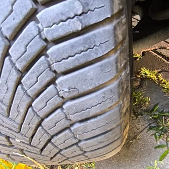Bridgestone Lastiklerde Çatlak Ve Diş Atması Sonrası Garanti Sürecinde Mağduriyet