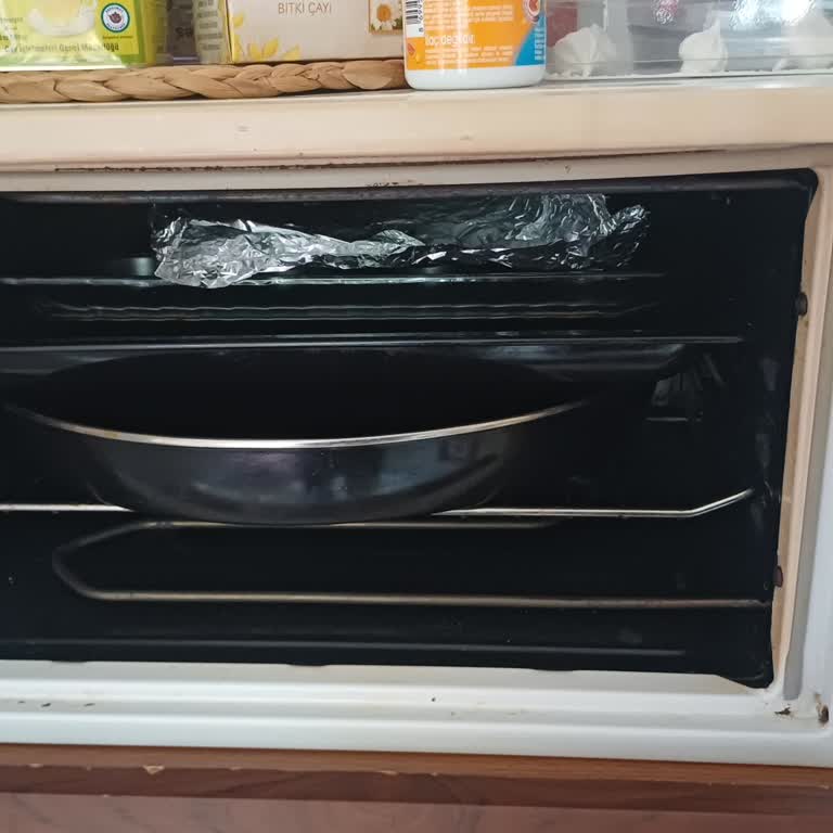 Vida Düşmesi Sonucu Fırın Kapağı Camı Kırıldı, Ücretsiz Değişim Talebi