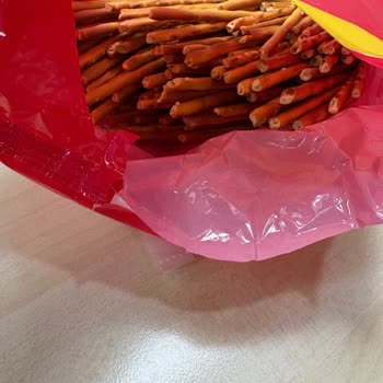 Taze Olması Gereken Kraker Bayat Çıktı!