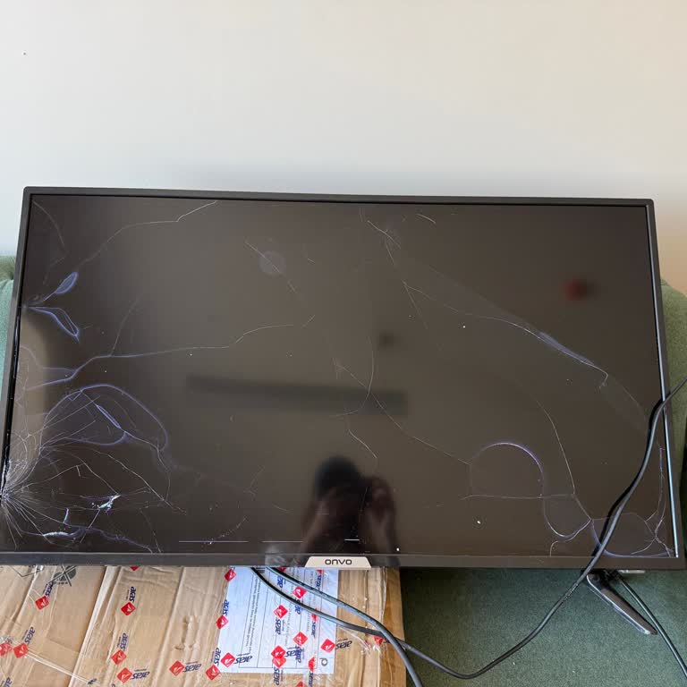 Kırık Televizyon Teslimatı Ve Müşteri Hizmetlerine Ulaşılamıyor