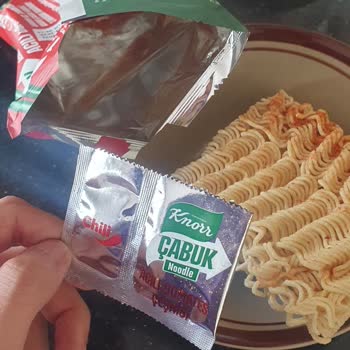 Knorr Noodle Ürününde Hijyen Sorunu ve Lezzet Eksikliği