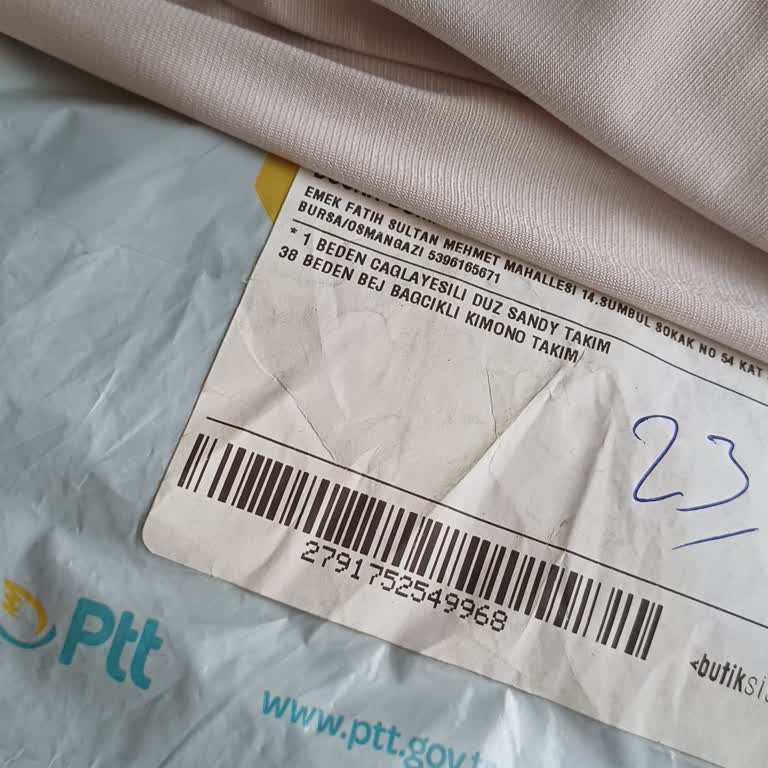 Yanlış Renk Gönderimi Ve Değişim İçin Ek Ücret Talebi Mağduriyeti