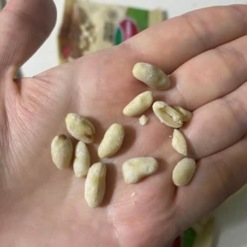 Taze Olmayan Ve Kırık Fıstıklar Nedeniyle Hakkı Efendi Markasında Hayal Kırıklığı