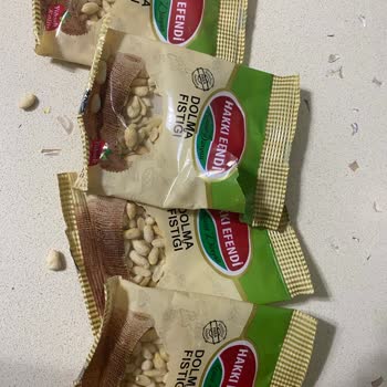 Taze Olmayan Ve Kırık Fıstıklar Nedeniyle Hakkı Efendi Markasında Hayal Kırıklığı