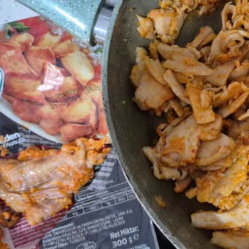 Gedik Piliç Piliç Dönerden Çıkan Çiğ Tavuk Derisi Şoku