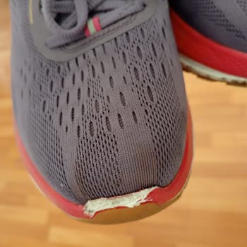 Skechers Az Kullanılan Ayakkabıda Erken Yıpranma Ve Değişim Talebi