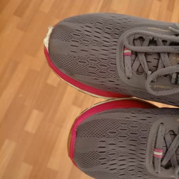 Skechers Az Kullanılan Ayakkabıda Erken Yıpranma Ve Değişim Talebi