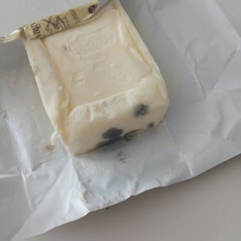 Son Kullanma Tarihi Geçmemiş Tereyağında Küf Ve İlgisiz Müşteri Hizmeti