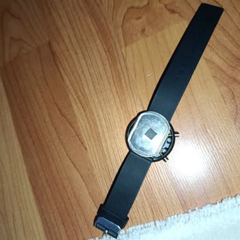 Sipariş Ettiğim Saat Yerine Kalitesiz Ve Bozuk Ürün Gönderildi İletişim Kuramıyorum