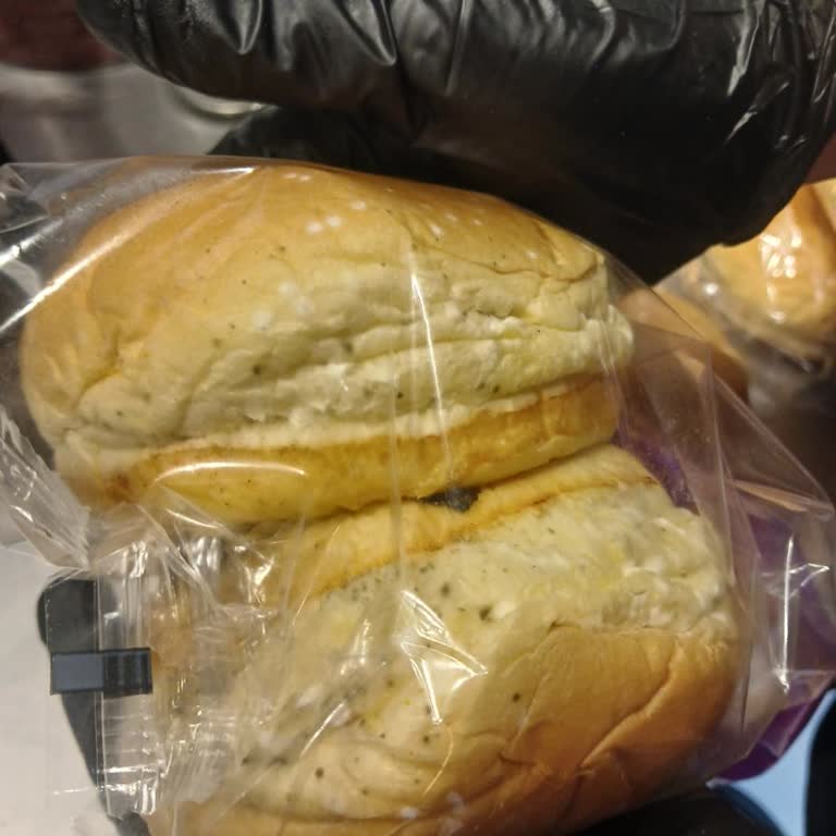 Aynı Şubede Tekrarlayan Küflü Ekmek Ve Çalışanlardan Şiddet Mağduriyeti