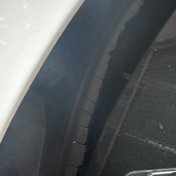 BMW 520i Ön Cam Fitilindeki Çürüme Ve Ücretsiz Değişim Talebi