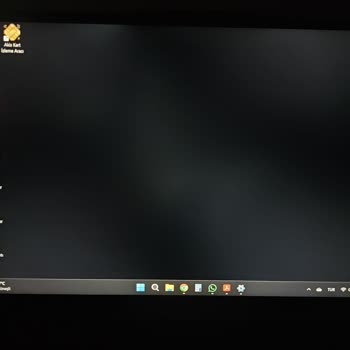 Lenovo ThinkPad E16 Gen1 Ekranında İlk Günden Beri Beyaz Lekeler Sorunu