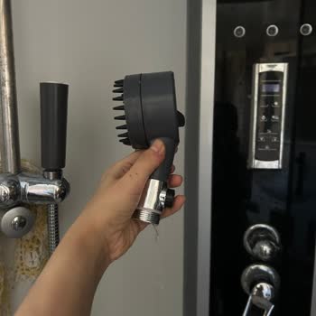 Tehlikeli Duş Başlığı Yüzümde Patladı, Mağduriyetimin Giderilmesini İstiyorum