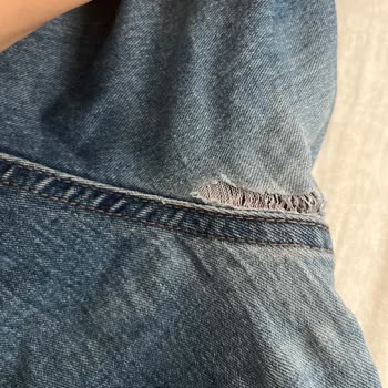 Kısa Sürede Yırtılan Jeanler İçin Fiş Olmadan Değişim Sorunu
