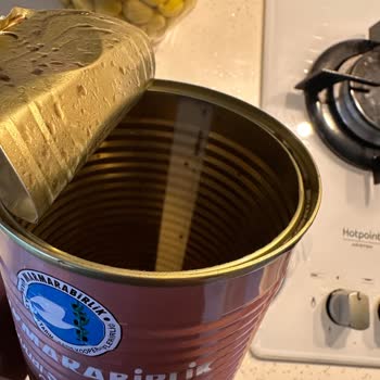 Paslı Teneke Ve Bozuk Zeytin Nedeniyle Sağlık Endişesi