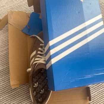 6 Bin TLye Aldığım Ayakkabı Kutusu Yırtık Ve Faturasız Geldi Muhatap Bulamıyorum