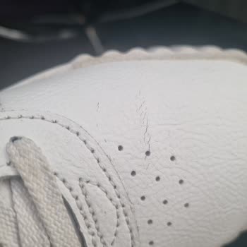 Kısa Sürede Çatlayan Ayakkabıya Ret Ve İlgisiz Müşteri Hizmetleri