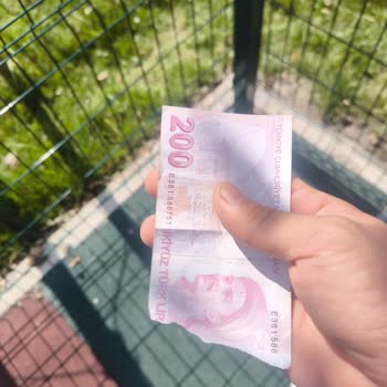 ATM'den Yırtık 200 TL Verildi, Müşteri Hizmetlerine Ulaşamıyorum