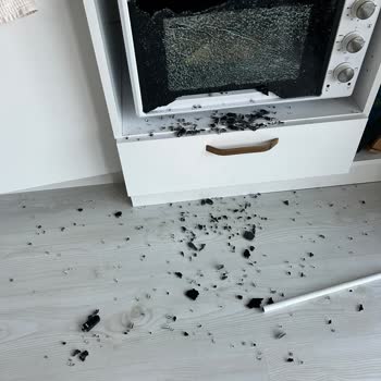 Garanti Kapsamındaki Mini Fırının Cam Kapağı Patladı, Mağduriyetim Giderilmiyor