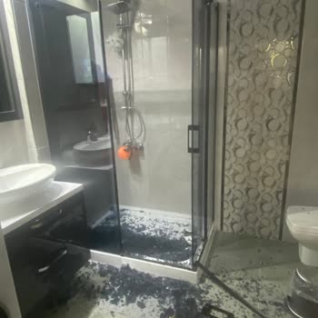 Duşakabin Camı Kendi Kendine Patladı Garanti Dışı Bırakıldı