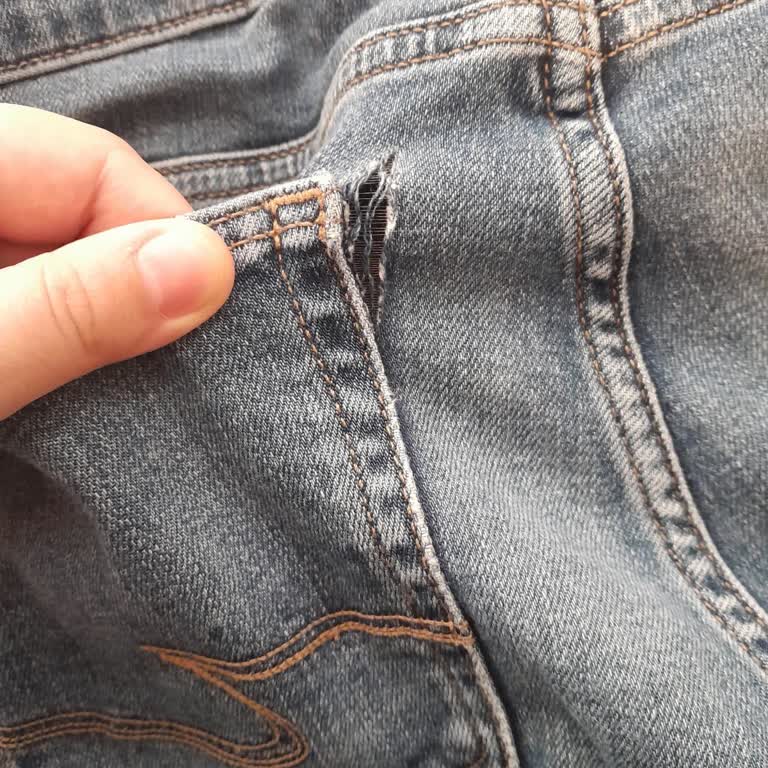 COLIN’S Aldığım Tüm Jean Pantolonlarda Tekrarlayan Yırtılma Ve Garanti Sorunu