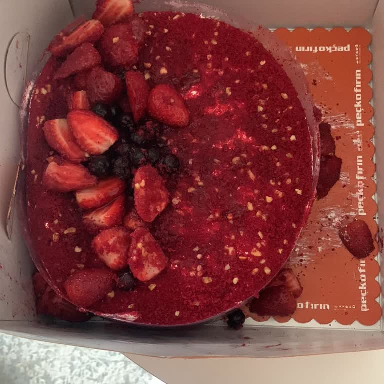 Özel Güne Sipariş Ettiğim Pasta Bozuldu, Çözüm Sunulmadı