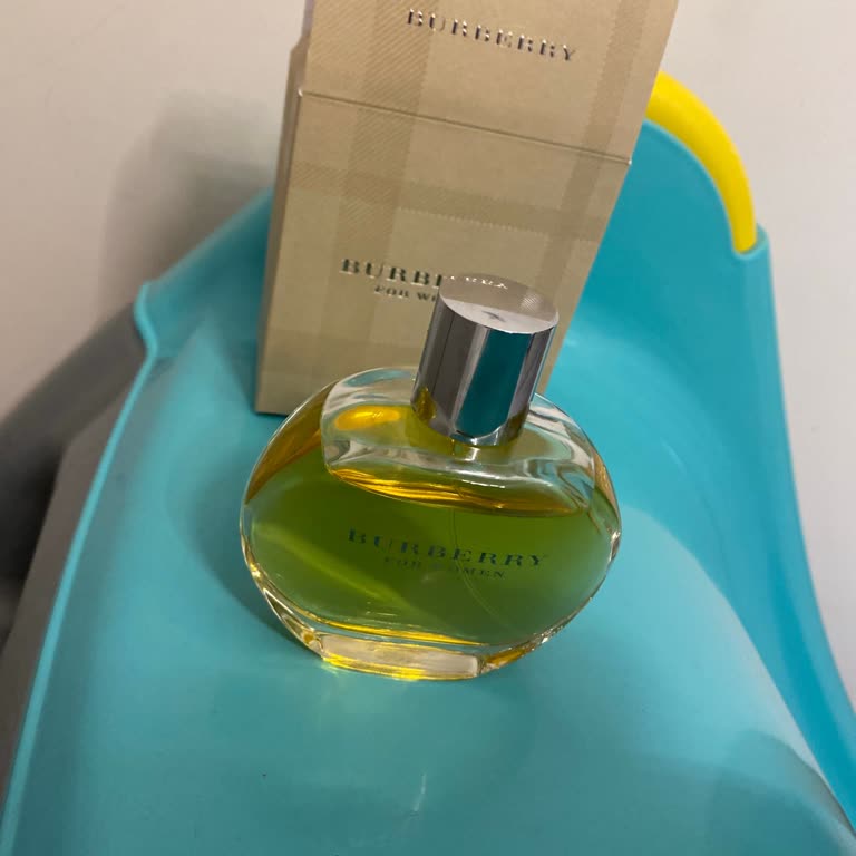 Perfume Burberry EDP no dura, solicito reembolso inmediato